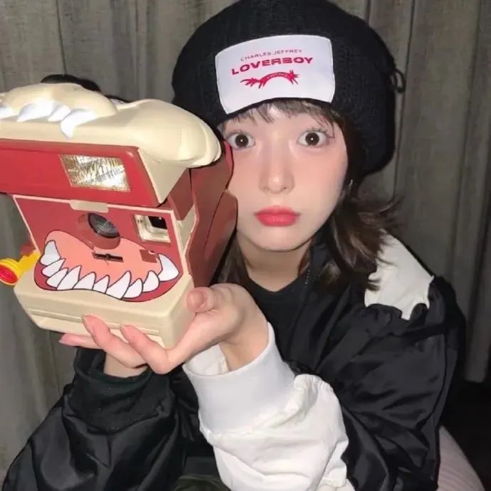 爱与群魔 封面